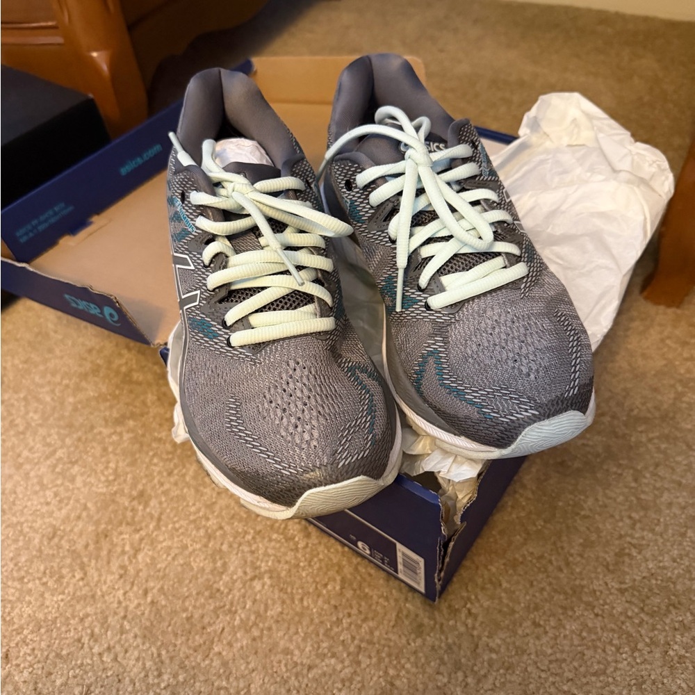 ASICS Gel-Nimbus 20 Women’s running shoes, grey and mint, size 6